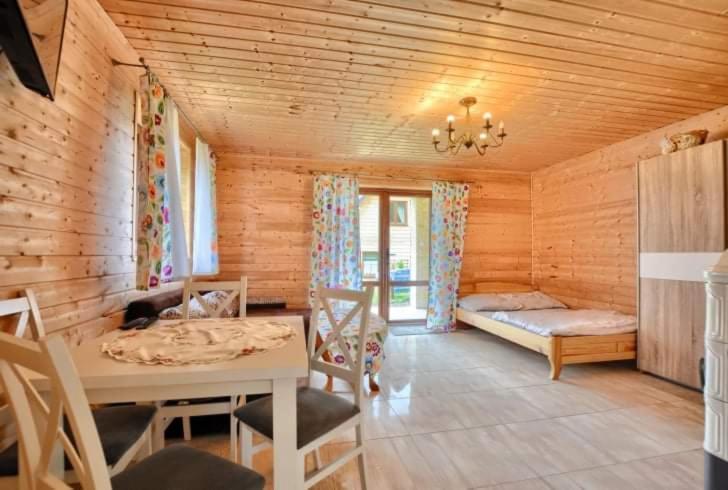Domki Caloroczne Domkowstwo Bobrka Экстерьер фото